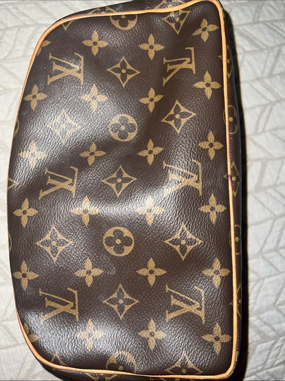 LOUIS VUITTON  Monogram Toiletry Bag 25